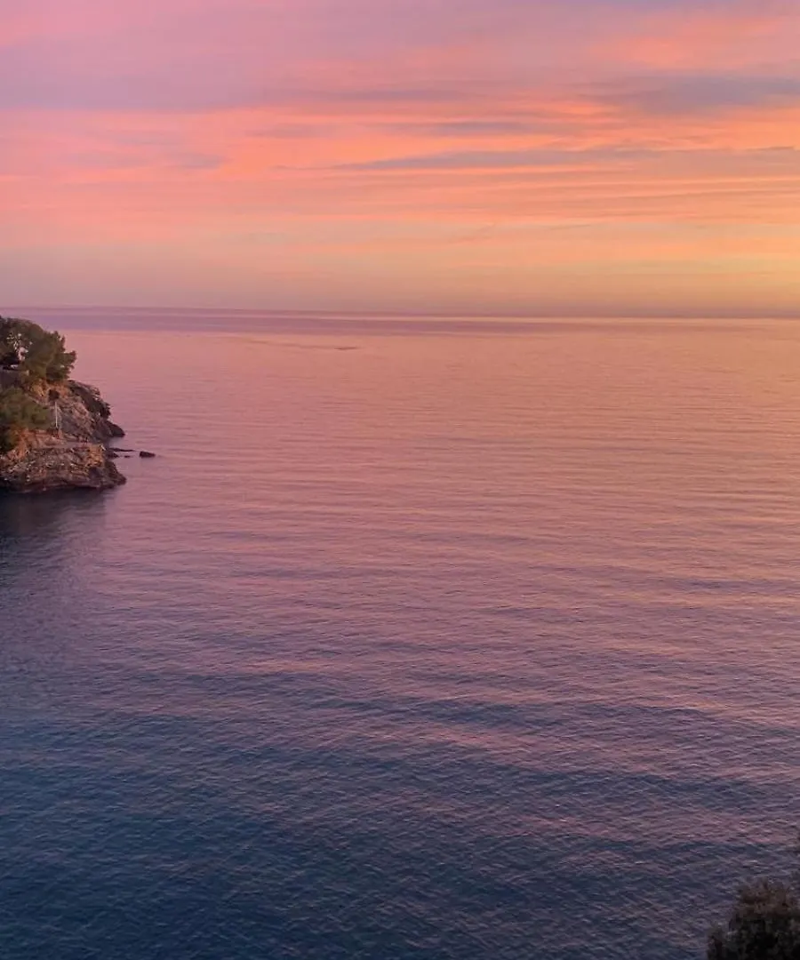 La Casa Di Samantha A Villa Regina A Picco Sul Mare Con Piscina Pieve Ligure Italy
